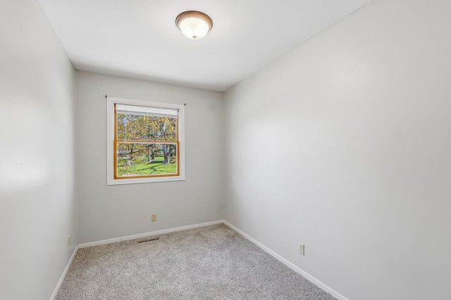 911 Mayer LANE, Mayville, WI 53050