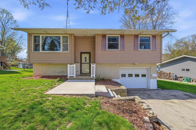 911 Mayer LANE, Mayville, WI 53050