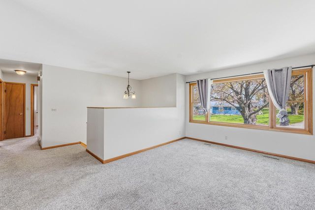 911 Mayer LANE, Mayville, WI 53050