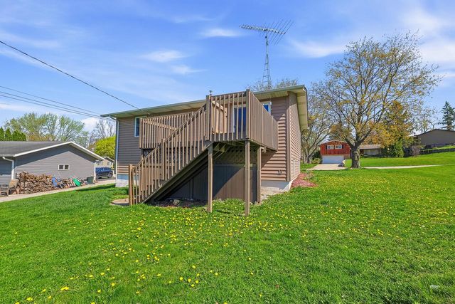 911 Mayer LANE, Mayville, WI 53050