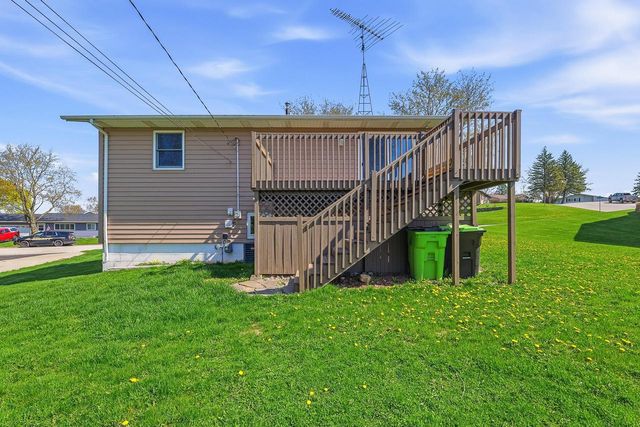 911 Mayer LANE, Mayville, WI 53050
