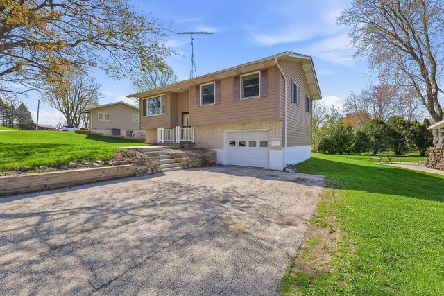911 Mayer LANE, Mayville, WI 53050