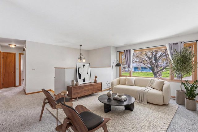 911 Mayer LANE, Mayville, WI 53050