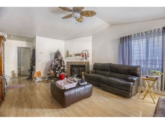 2803 Denver Ave, Longmont, CO 80503