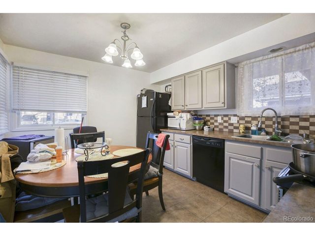 2803 Denver Ave, Longmont, CO 80503