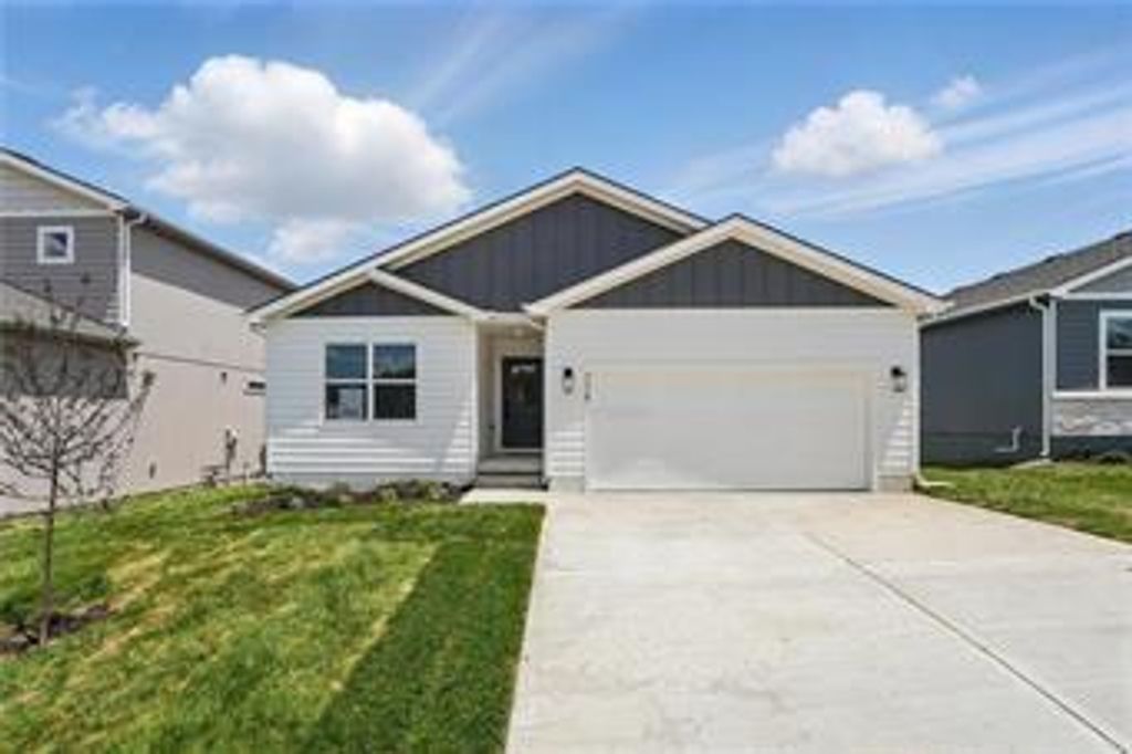 500 SW Chelmsford Drive, Blue Springs, MO 64014