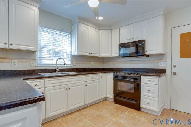 518 Glenmeadow Rd, Midlothian, VA 23114