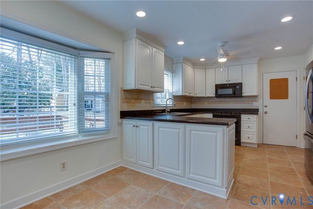 518 Glenmeadow Rd, Midlothian, VA 23114