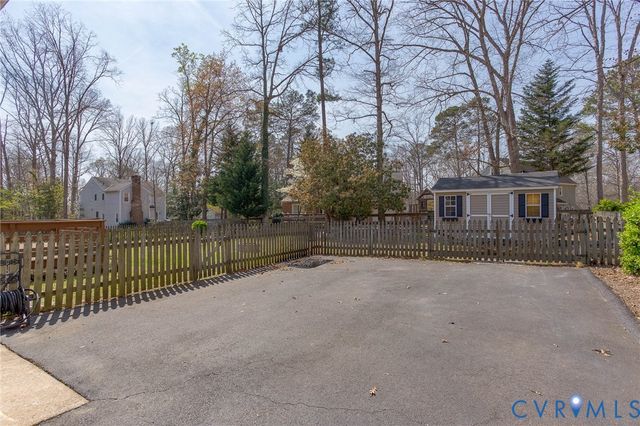 518 Glenmeadow Rd, Midlothian, VA 23114