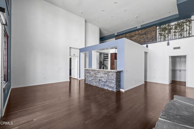 1901 Victoria Avenue 201, Oxnard, CA 93035