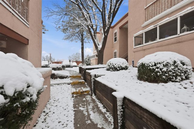 2501 Zia 7-104, Santa Fe, NM 87505