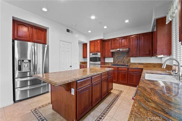 28 Lakeside, Buena Park, CA 90621