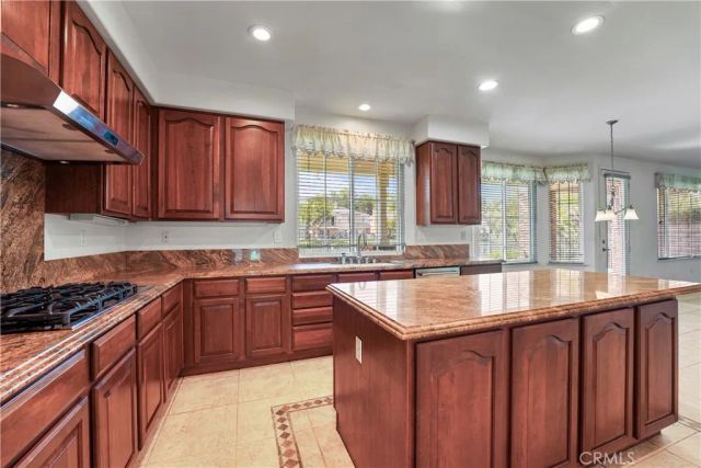 28 Lakeside, Buena Park, CA 90621