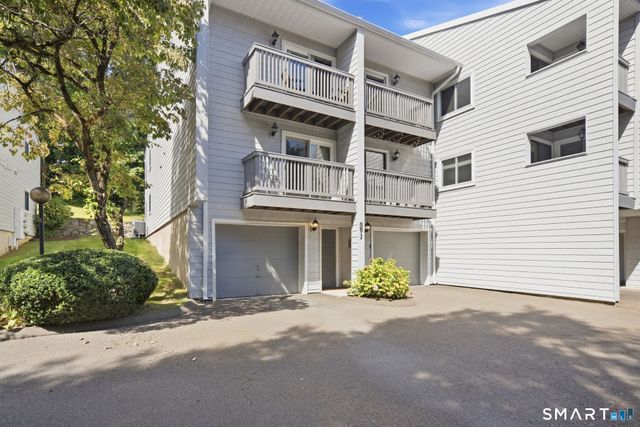 16 Rockmeadow Road I, Norwalk, CT 06850