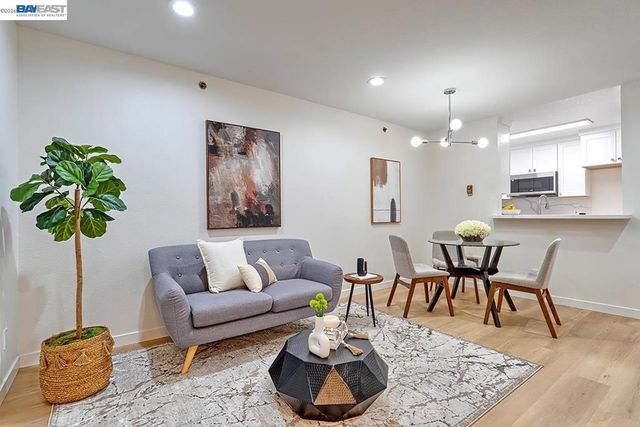 685 Dartmore Ln 365, Hayward, CA 94544