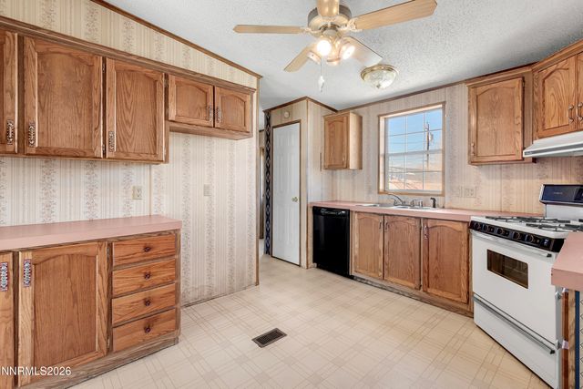 5527 Yukon Drive, Sun Valley, NV 89433