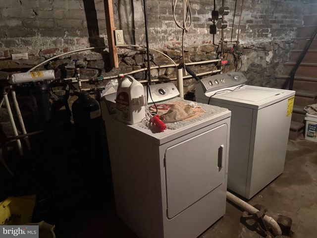 2008 KUTZTOWN RD, Reading, PA 19605