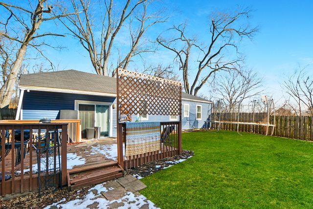 21269 W Ridge Road, Lake Zurich, IL 60047