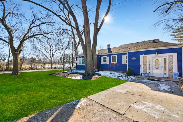 21269 W Ridge Road, Lake Zurich, IL 60047