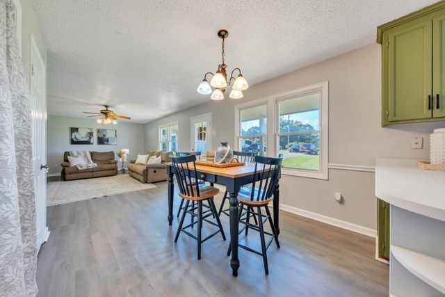 6400 Stewartsville RD, Moneta, VA 24121