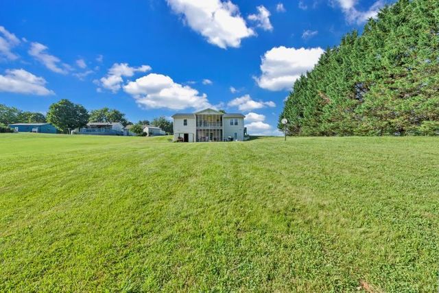 6400 Stewartsville RD, Moneta, VA 24121