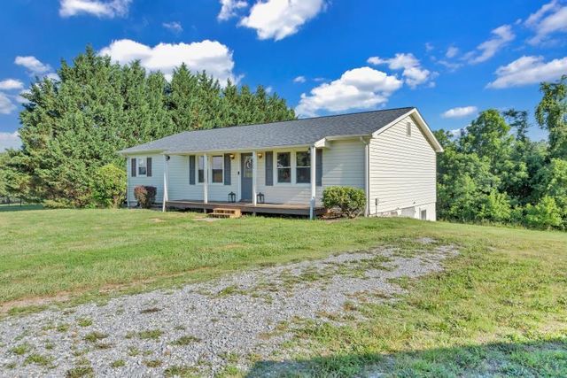 6400 Stewartsville RD, Moneta, VA 24121