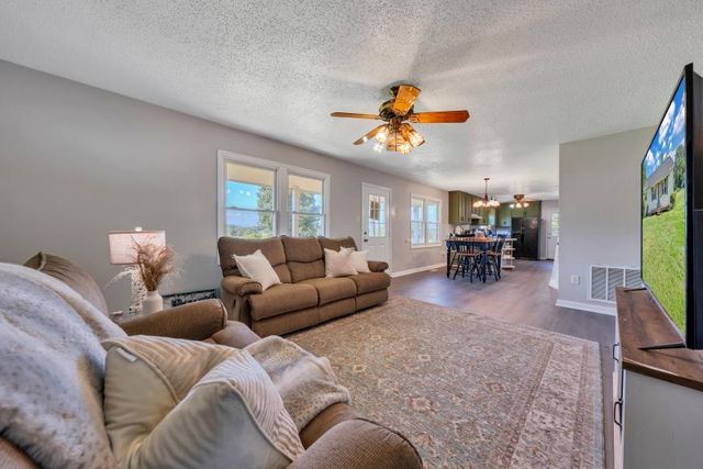 6400 Stewartsville RD, Moneta, VA 24121