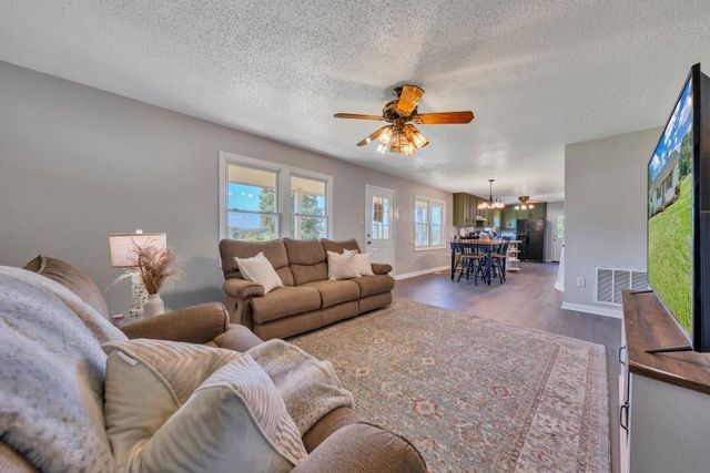 6400 Stewartsville RD, Moneta, VA 24121