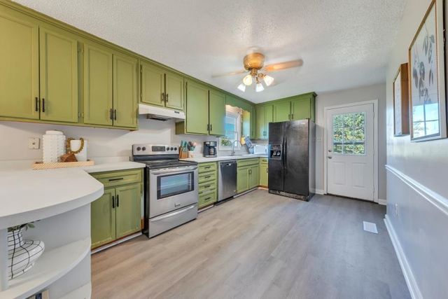 6400 Stewartsville RD, Moneta, VA 24121
