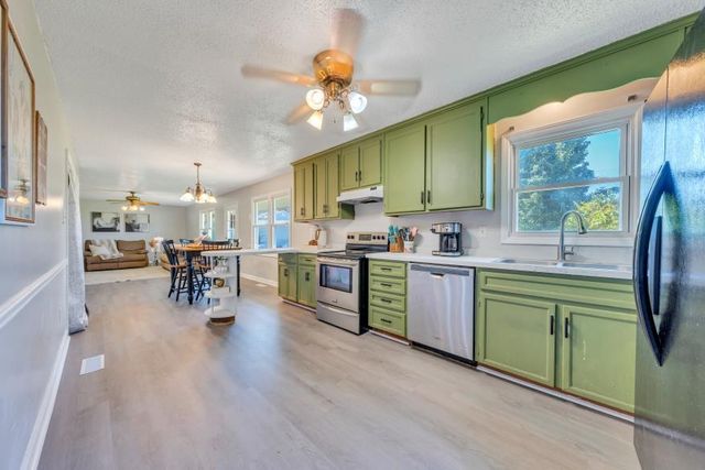6400 Stewartsville RD, Moneta, VA 24121