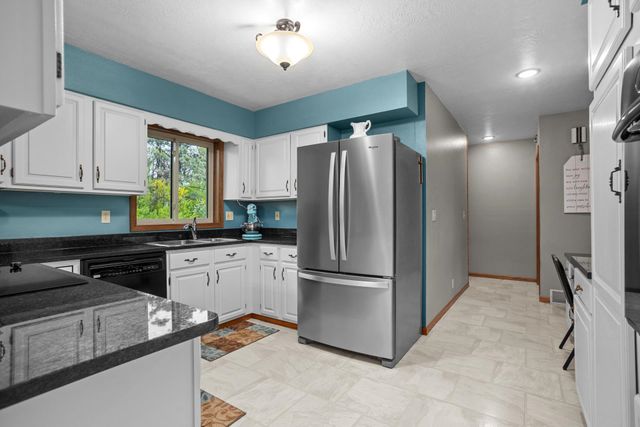 3900 NW 16th St, Minot, ND 58703