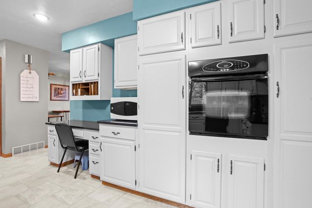 3900 NW 16th St, Minot, ND 58703