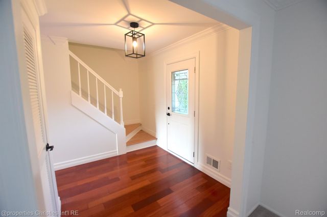 4217 COVERED BRIDGE Road, Bloomfield Charter Township, MI 48302