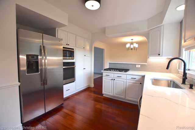 4217 COVERED BRIDGE Road, Bloomfield Charter Township, MI 48302