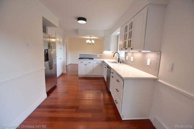 4217 COVERED BRIDGE Road, Bloomfield Charter Township, MI 48302