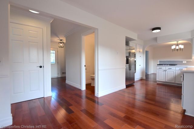 4217 COVERED BRIDGE Road, Bloomfield Charter Township, MI 48302