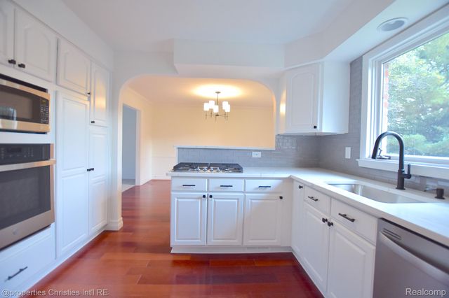 4217 COVERED BRIDGE Road, Bloomfield Charter Township, MI 48302