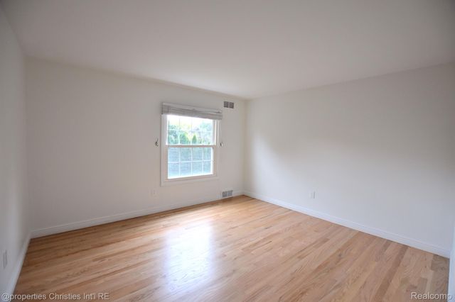 4217 COVERED BRIDGE Road, Bloomfield Charter Township, MI 48302