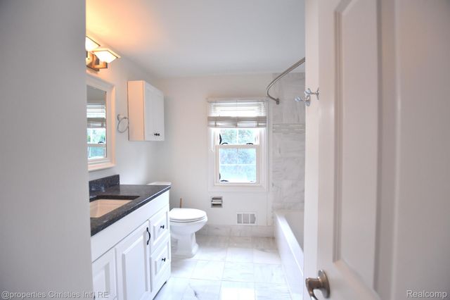 4217 COVERED BRIDGE Road, Bloomfield Charter Township, MI 48302