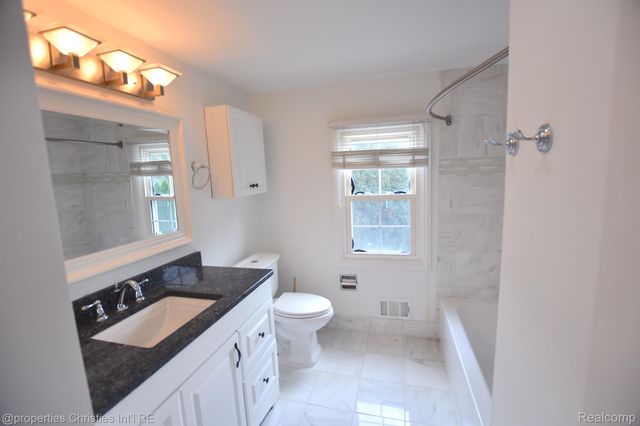 4217 COVERED BRIDGE Road, Bloomfield Charter Township, MI 48302