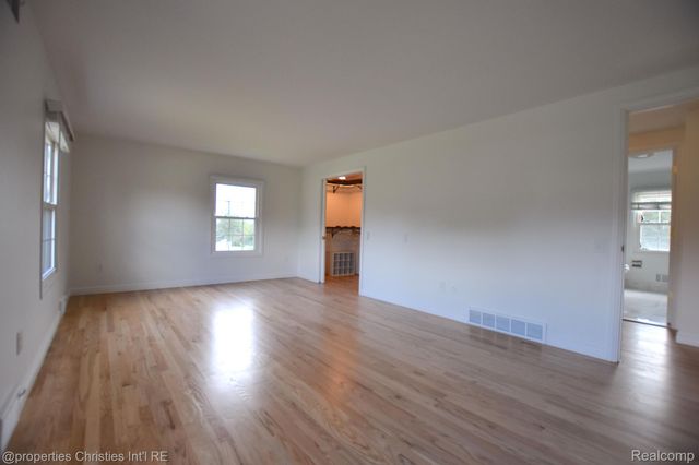 4217 COVERED BRIDGE Road, Bloomfield Charter Township, MI 48302