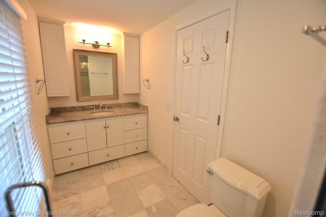 4217 COVERED BRIDGE Road, Bloomfield Charter Township, MI 48302