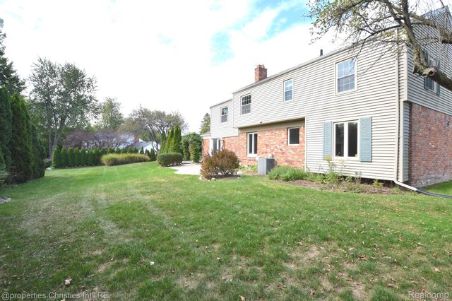 4217 COVERED BRIDGE Road, Bloomfield Charter Township, MI 48302