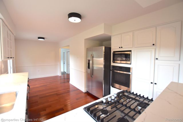 4217 COVERED BRIDGE Road, Bloomfield Charter Township, MI 48302