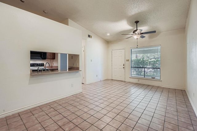 1705 Crossing PL 122, Austin, TX 78741