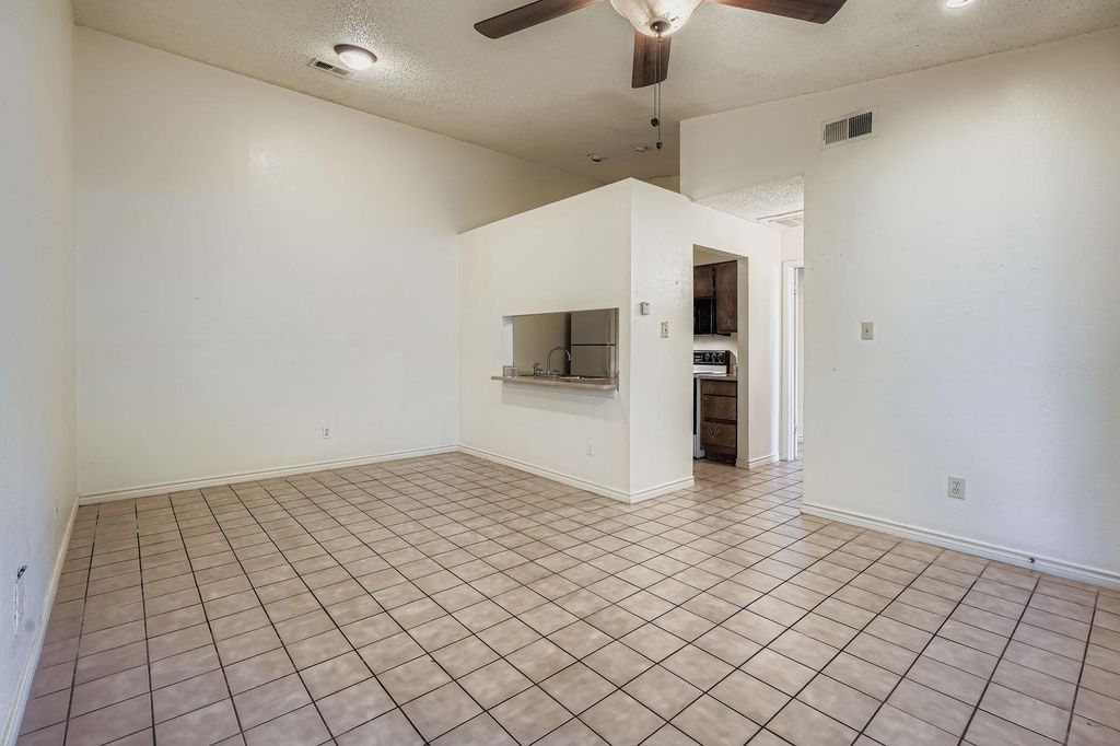 1705 Crossing PL 122, Austin, TX 78741