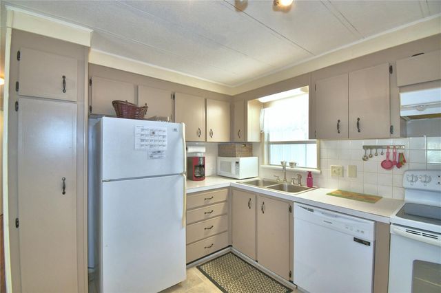 112 PARADISE LANE, Auburndale, FL 33823