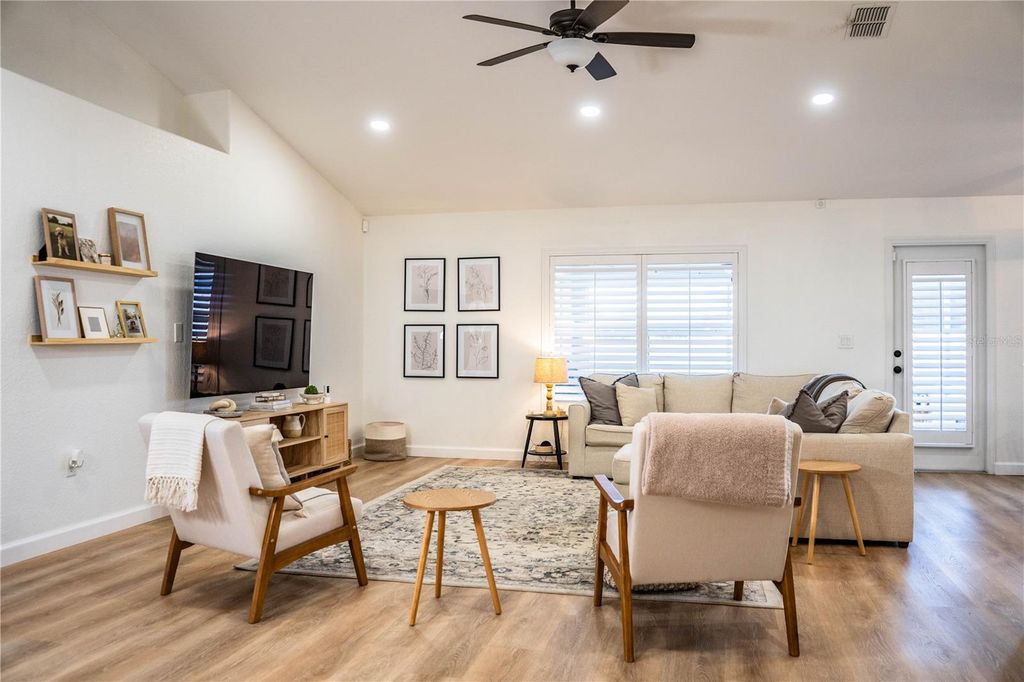 Image 8 of property listing at 2730 HIGHLANDS CREEK DRIVE, Lakeland, FL 33813