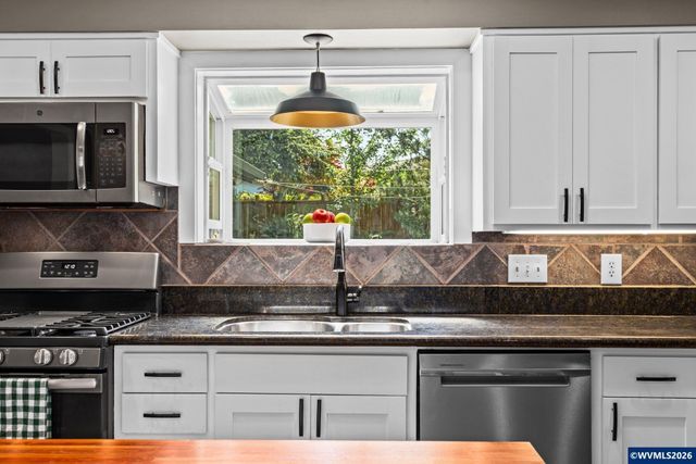 1723 Lincoln St NW, Albany, OR 97321