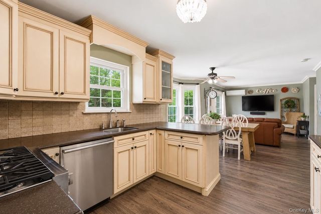 6 Lea Avenue, Manorville, NY 11949